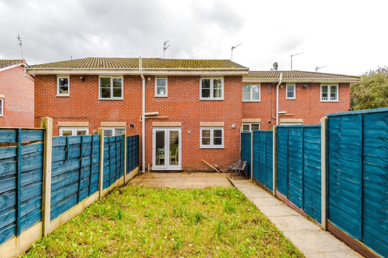 Manchester Comfortable 3 Bedroom House, Free Parking, Wifi & Disneyplus Worsley Eksteriør bilde